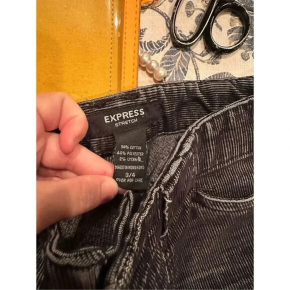 Express Low Waisted Washed Black Flare Jeans Juniors 3/4 Trending - Picture 3 of 5